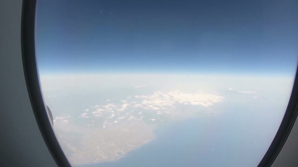 Japan Airlines A350-900 JL310 landing at Tokyo Haneda Airport, Mt Fuji Visible (FUK-HND) (4K)