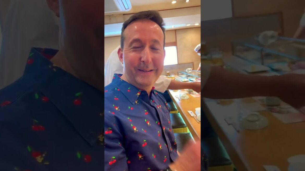 My American Parents Try Fresh Sushi at Tsukiji Market 🍣