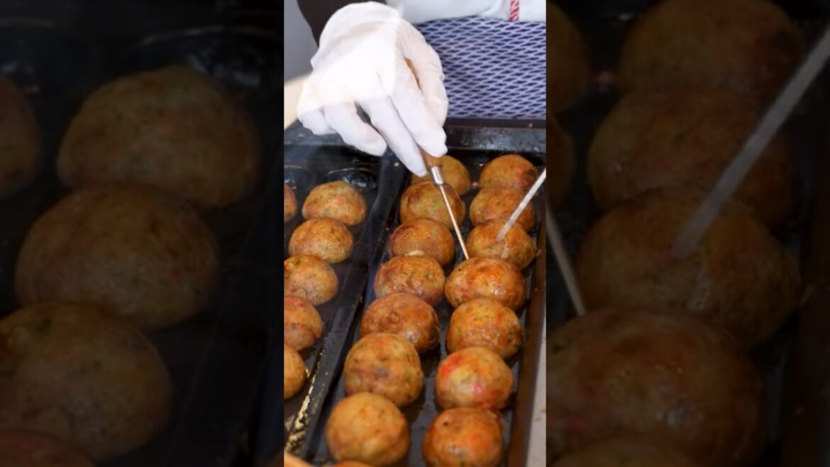 Takoyaki chef's amazing skills | Japan's most popular restaurant | Tokyo street food
