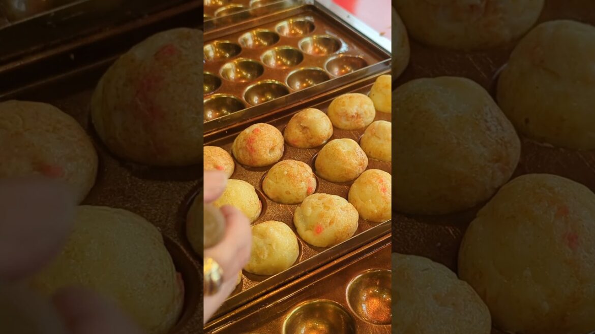 【神技】たこ焼きを火力MAXで焼き上げる高速職人芸｜Takoyaki | Japanese street food #shorts  #たこ焼き  #japanesefood