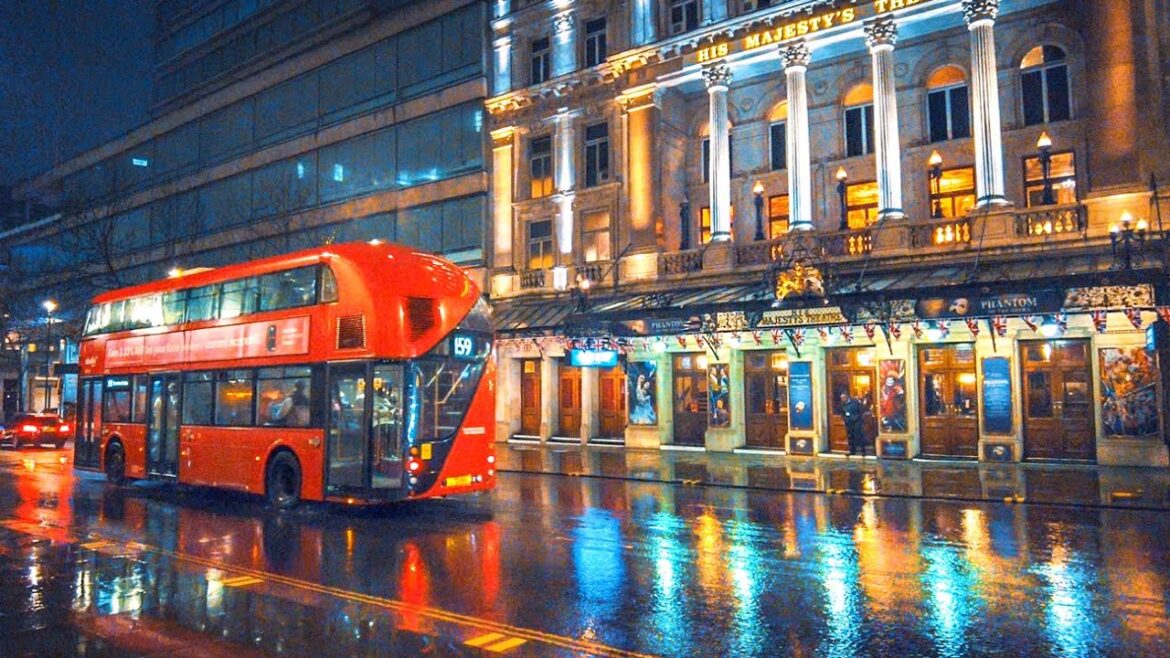 Rainy London Night Walk 💎 Glistening West End City Streets 🇬🇧 UK Walking Tour in 4K Binaural