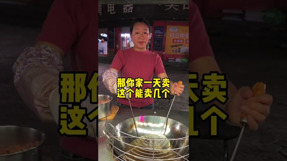 10元一個泡蝦？老板自家就是賣海鮮的所以給的蝦很多，豬肉給得也不少～她真的不會虧嗎？#shorts #streetfood #chinastreetfood #chinafood