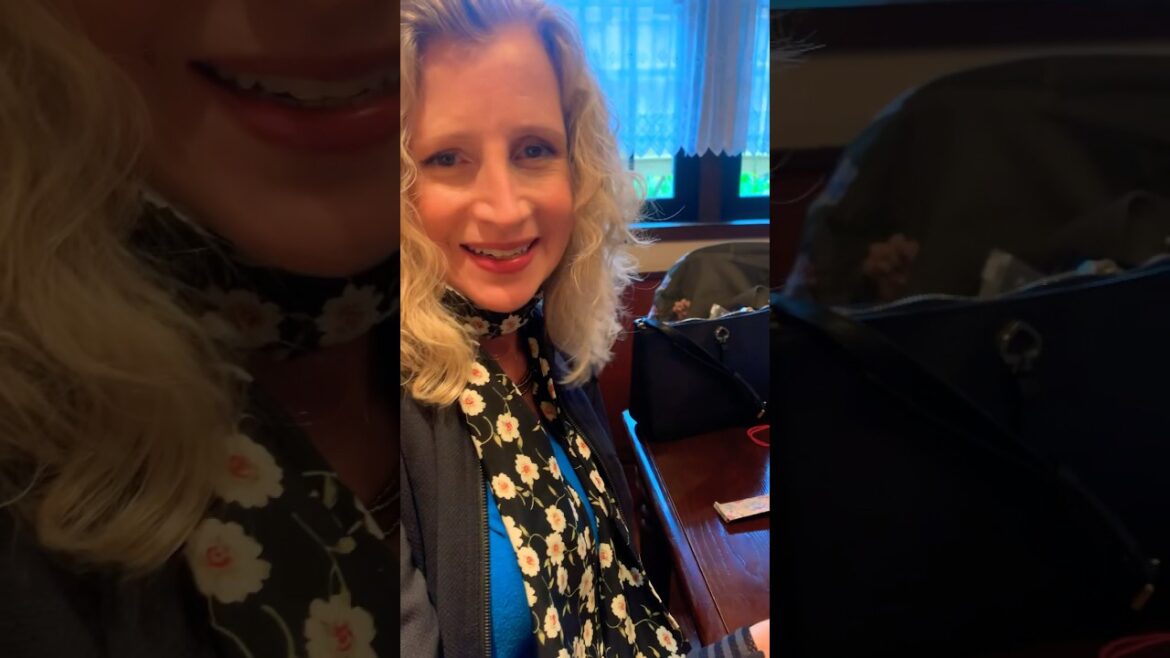 My American Mom Tries Zenzai (Red Bean Soup with Mochi) 🥣