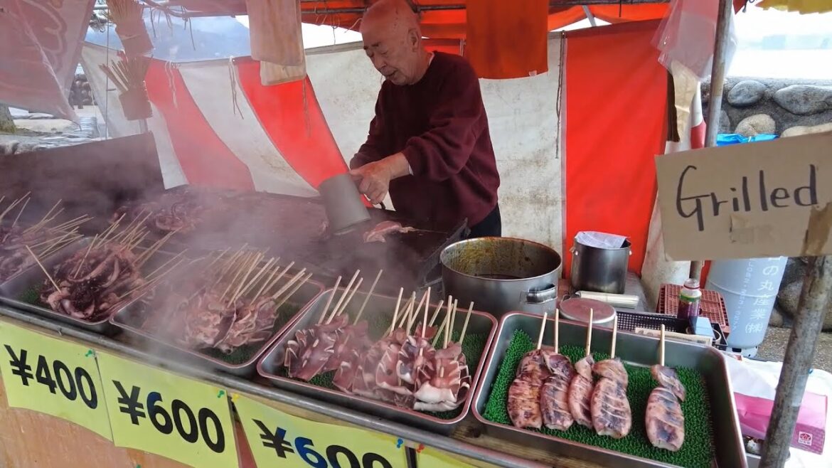 JAPAN STREET FOOD. Everything i ate at Miyajima. Grilled Squid, Sweet & Juicy Oysters | EAT | JAPAN