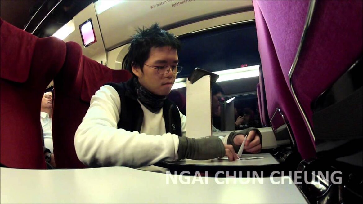 Paris Thalys Origami, Part d2013p1