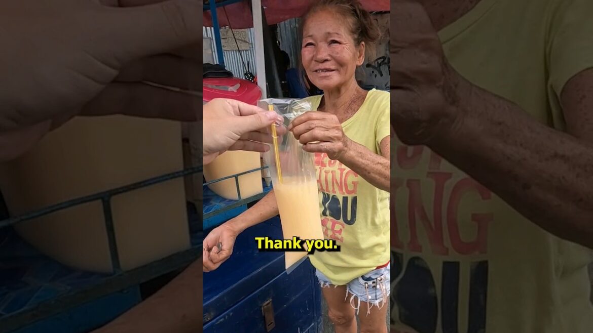$0.27 Street Juice 🧃🇵🇭 #philippines #iloilo #streetfood