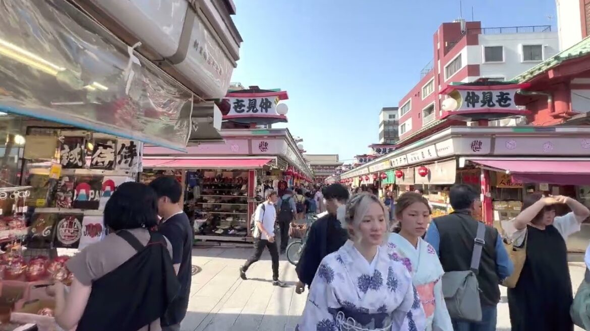 Asakusa- kaminarimon gate and sensoji temple | Tokyo Japan - Walk Tour