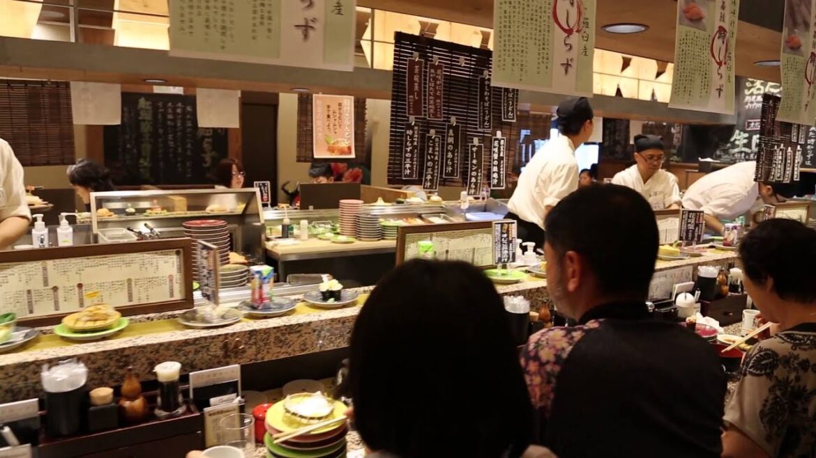 Restaurant traditionnel de Tokyo, Japon / Traditional restaurant in Tokyo, Japan Restaurant traditionnel de Tokyo, Japon / Traditional restaurant in Tokyo, Japan