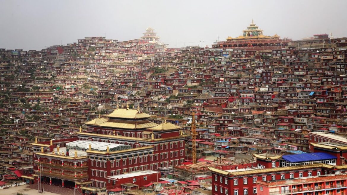 10 surreal destinations you won’t believe exist on Earth 10 surreal destinations you won't believe exist on Earth