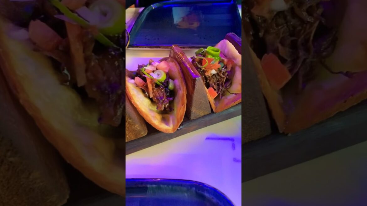 KØBE BEEF TACØS 🌮 🥩 🐄 Would you eat this on vacation? 🤤 #tacos #food #kobe