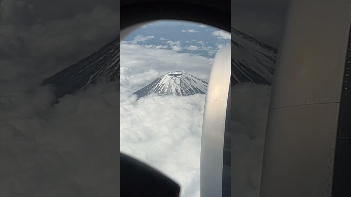星宇班機上第一次看到晴朗的富士山 Mt. Fuji (20230520)-2