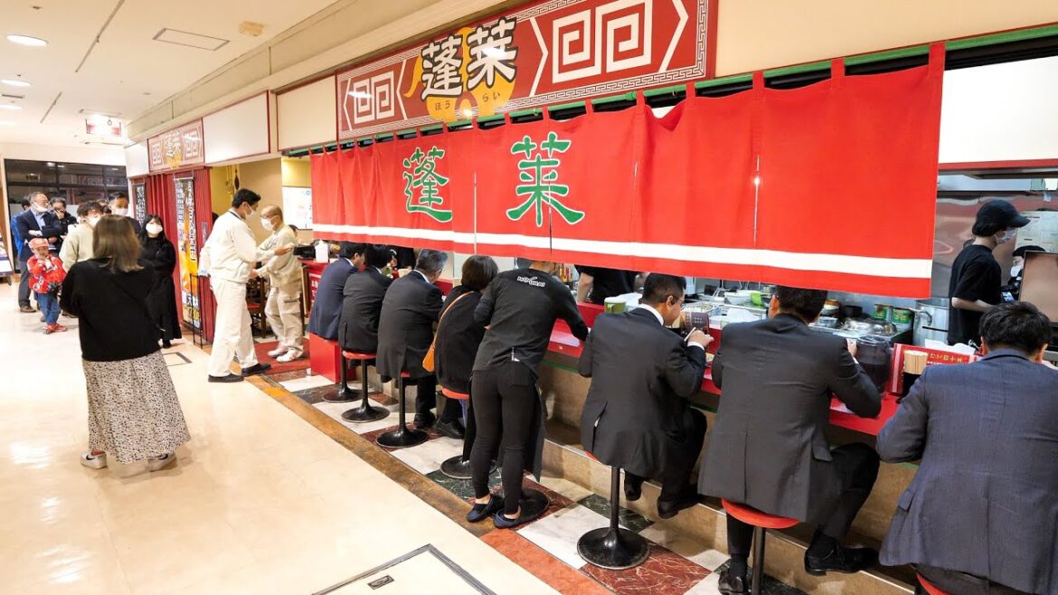 信じられない超絶鍋さばきが炸裂するガッツリ町中華がヤバすぎた丨Egg Fried Rice - Wok Skills in Japan