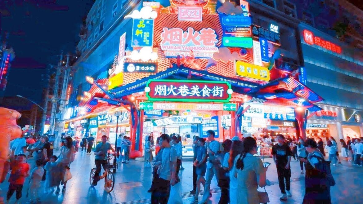 4K China walk | 夜游美食营地和江汉路 | Night food camps and jianghan road
