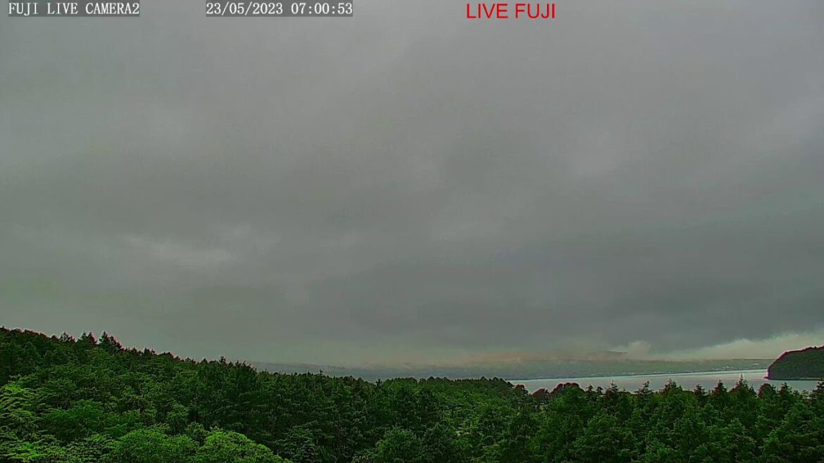 富士山ライブ夜の部、星空、流星群、紅富士、赤富士、北斎画の富士山"Mt. Fuji" live camera. World heritage Fuji in the Night 、meteor、