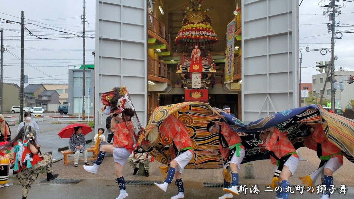 新湊 二の丸町の獅子舞 南立町曳山蔵付近 2023年 / 富山県射水市