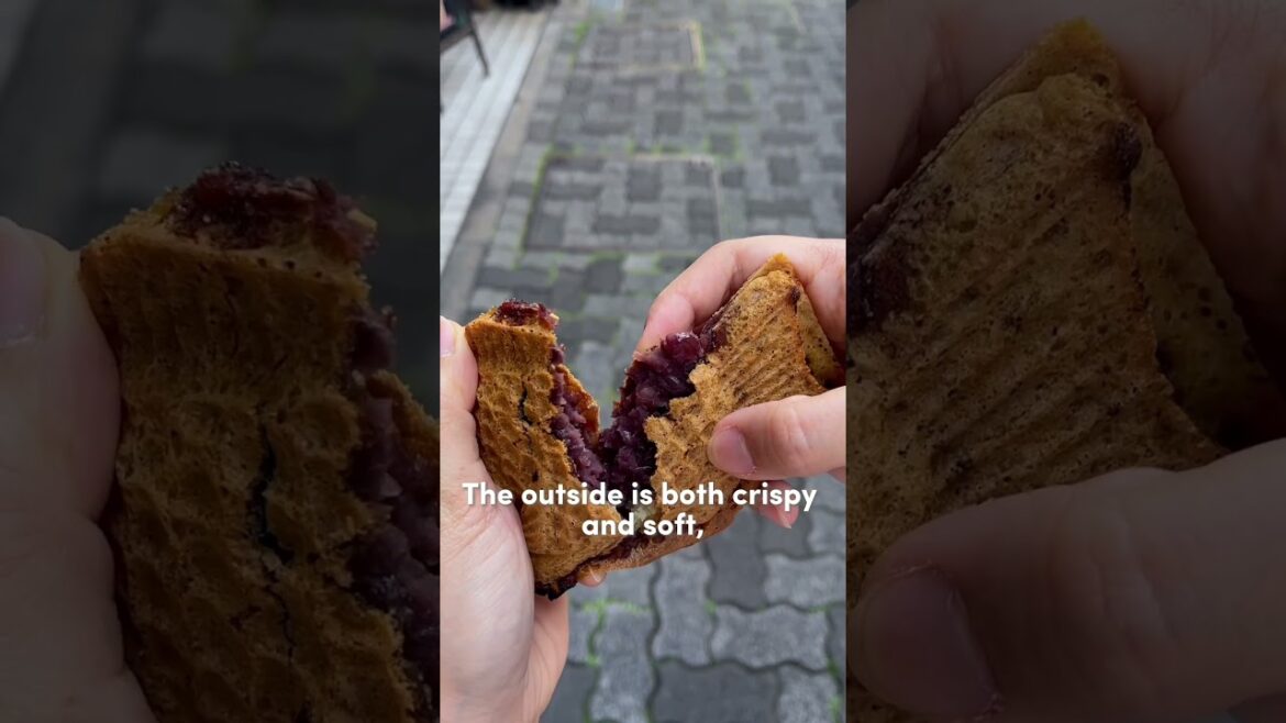 What is Taiyaki? 🤤 #japan #tokyo #taiyaki #japanesestreetfood #japanesefood #japanesedessert#shorts