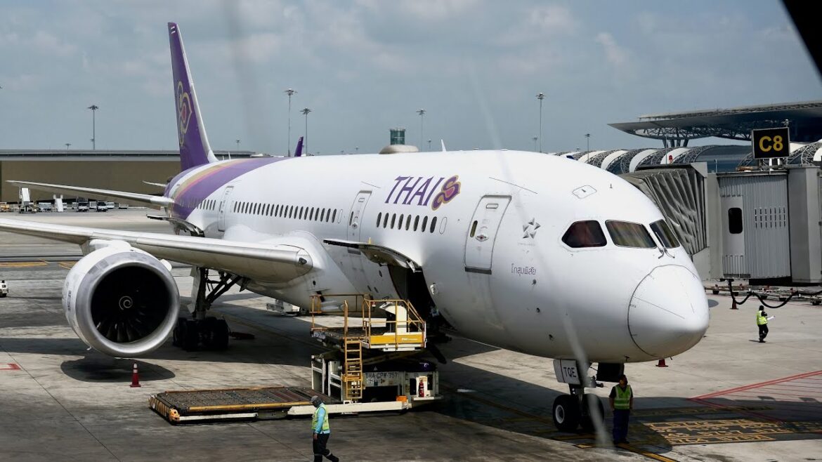 Thai Airways 787-8 Business Class BKK-SIN, Round the World 15-5 (Eastbound) Thai Airways 787-8 Business Class BKK-SIN, Round the World 15-5 (Eastbound)