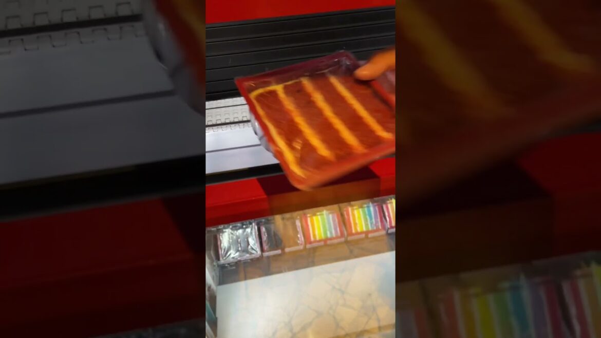 Cake Vending Machine in Las Vegas #travel #cake #vendingmachine