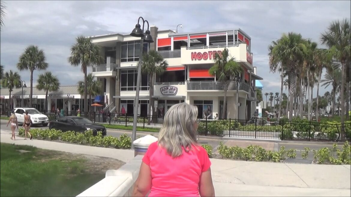 Walking around Clearwater Beach in Clearwater, FL Walking around Clearwater Beach in Clearwater, FL