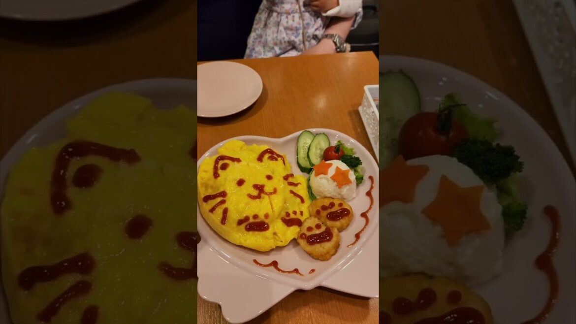 Maid Cafe in Japan #shorts #maid #Japan #japanese #tokyo #travel #traveljapan #foodie #cute #girl