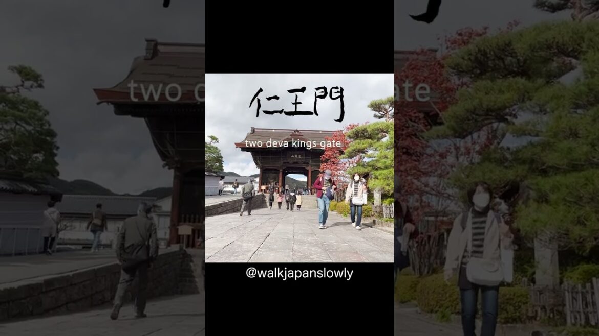 Zenkoji temple  #shorts　Walking in Nagano, Japan. Amazing Melon pan! Finding old and new Japan.