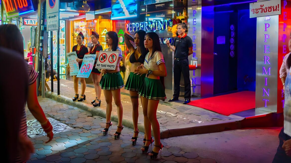 Shibuya Saturday Night Adult Walking Tour Shibuya Saturday Night Adult Walking Tour