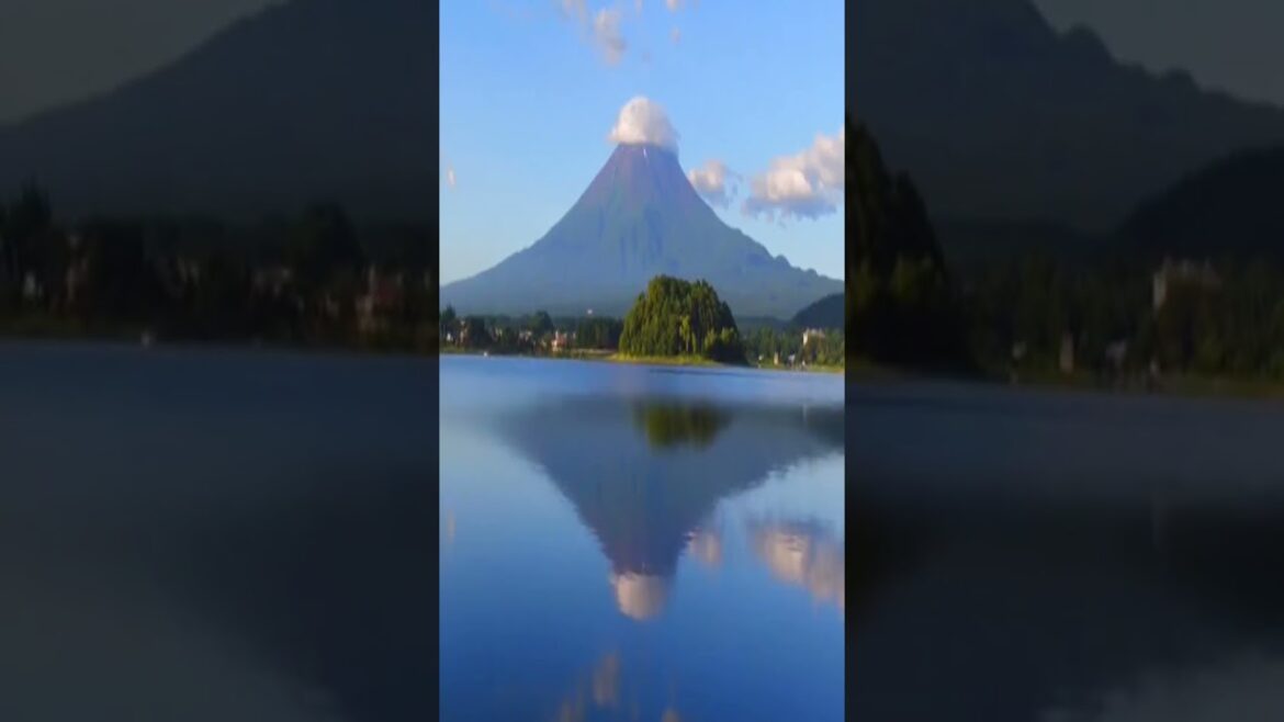 Wonderful Mount Fuji in the heart of the Pacific Ocean