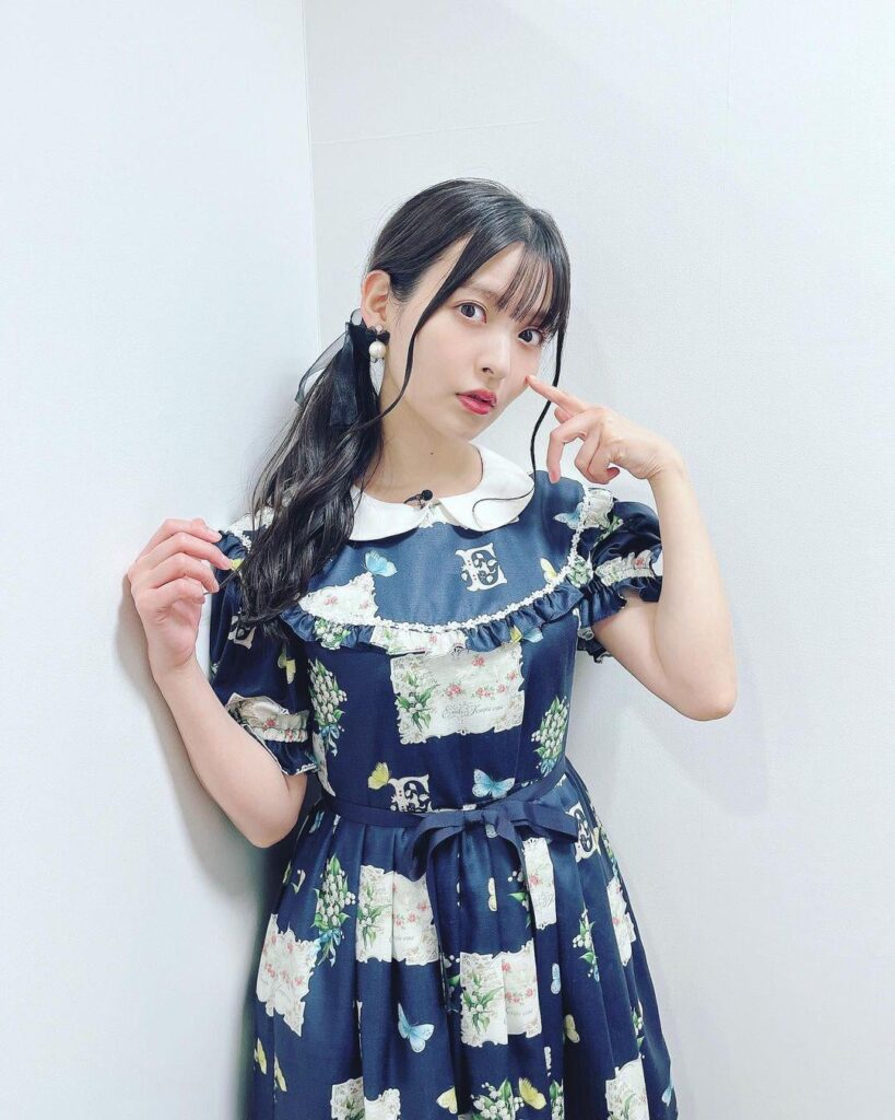 Uesaka Sumire and Suzuki Aina’s outfits from this week’s Wednesday Seiyuu to Yoasobi