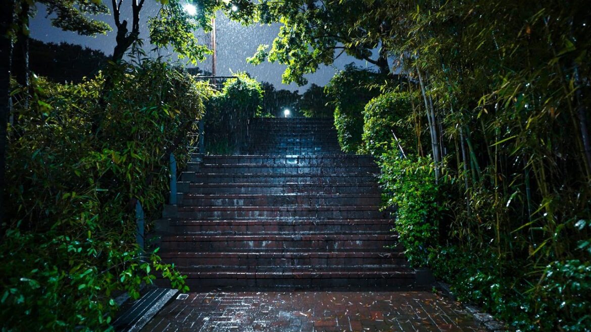 Walking on a Rainy Night from Yanghwa Bridge to YG Entertainment | Umbrella Sounds 4K HDR