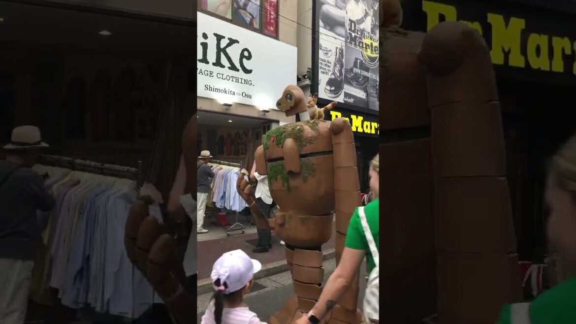An Unexpected Meeting (Laputa Robot out for a stroll in Nagoya, Japan) #ghibli #cosplay