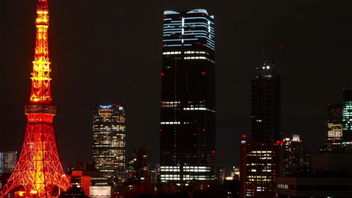 LIVE 麻布台ヒルズの森JPタワーと東京タワー