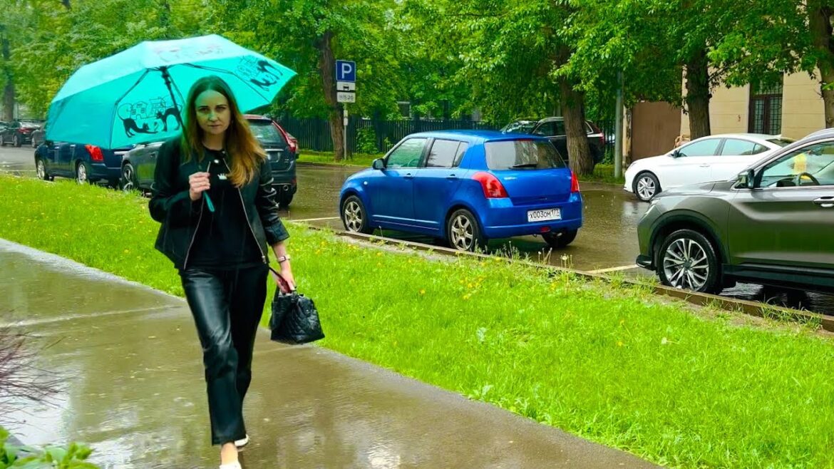 [4K] Moscow rain walk ☔ Wandering the streets and the park