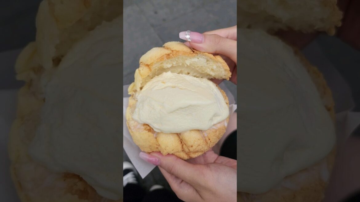 일본 길거리음식 바닐라아이스 메론빵 / Japanese street food  melon bread #shortvideo #streetfood