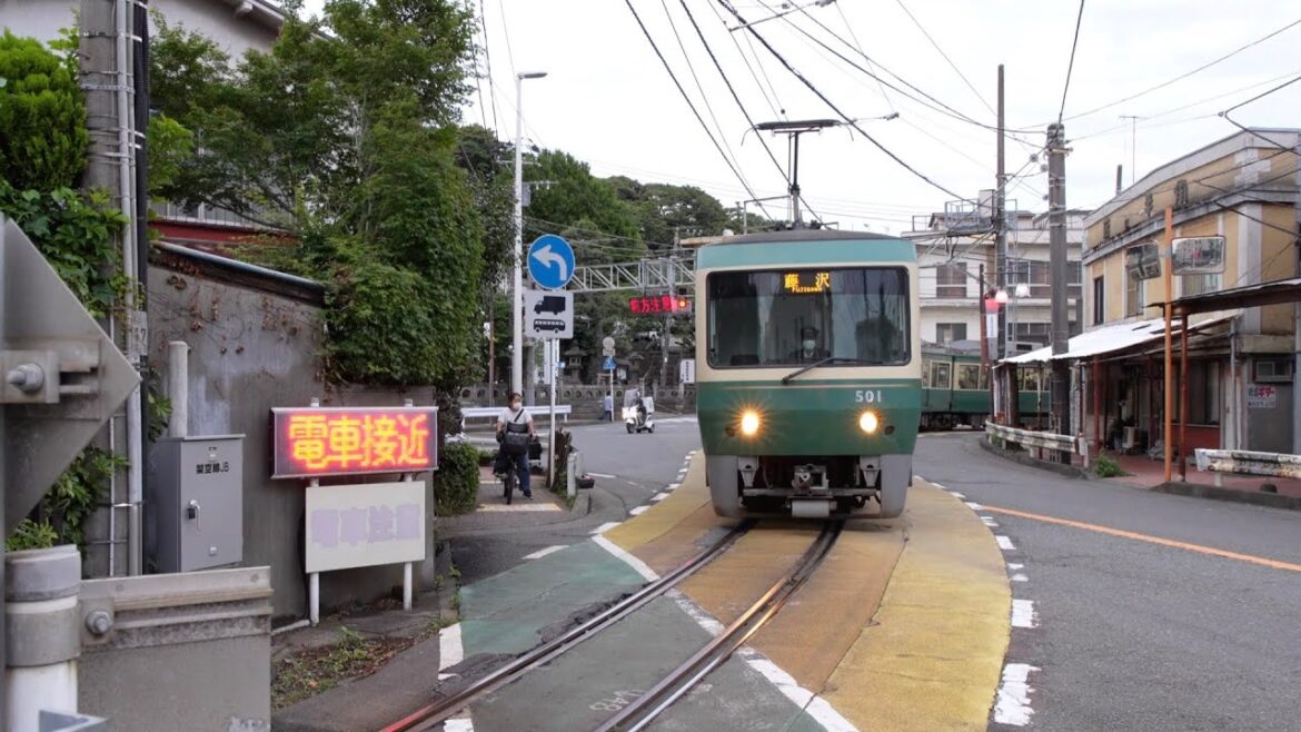 【4K Japan Walking】Take a walk along the Enoden that runs through the city to Kamakura High School. 【4K Japan Walking】Take a walk along the Enoden that runs through the city to Kamakura High School.
