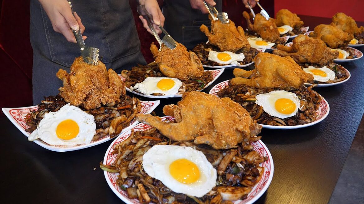 기발합니다! 역대급 미친 조합으로 대박난? 통닭 짜장면, 알고니 짬뽕, 산더미 콩나물 짬뽕 / Chicken Black Bean Noodles / Korean Street Food 기발합니다! 역대급 미친 조합으로 대박난? 통닭 짜장면, 알고니 짬뽕, 산더미 콩나물 짬뽕 / Chicken Black Bean Noodles / Korean Street Food
