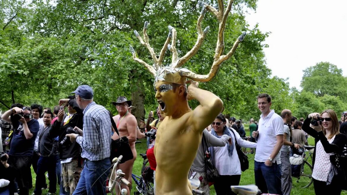 World Naked Bike Ride UK 2010 - Beautiful South's A Little Time/ background music