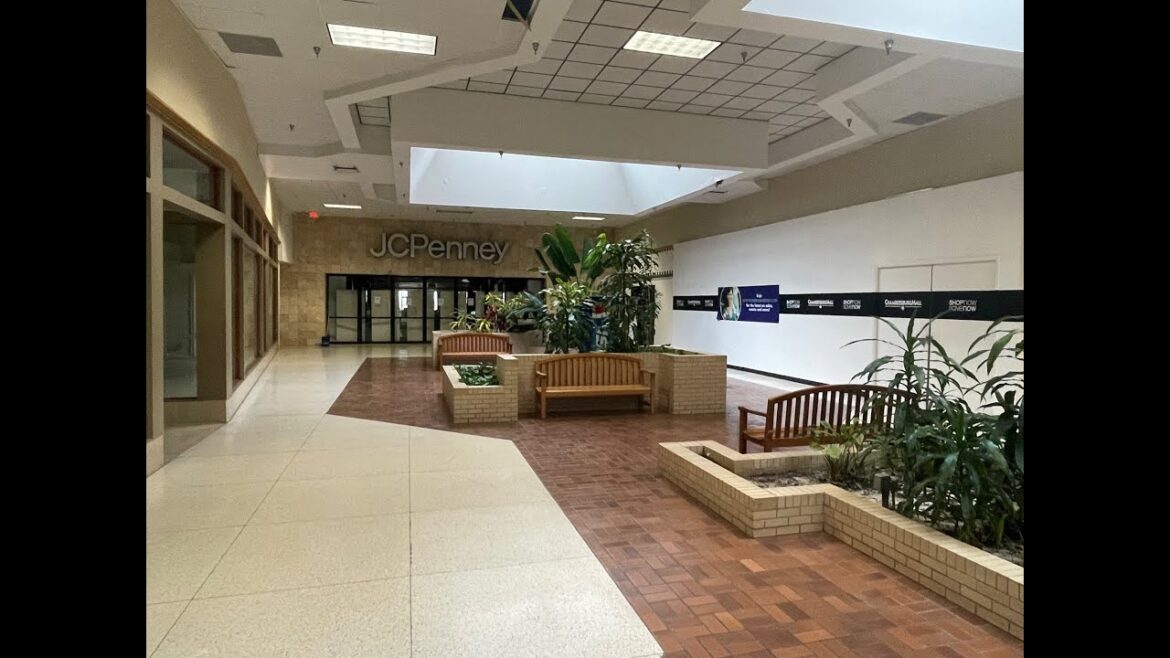 THE MOST DEAD OPEN MALL IN AMERICA? Chambersburg Mall, Chambersburg, Pennsylvania. April 2023. THE MOST DEAD OPEN MALL IN AMERICA? Chambersburg Mall, Chambersburg, Pennsylvania. April 2023.