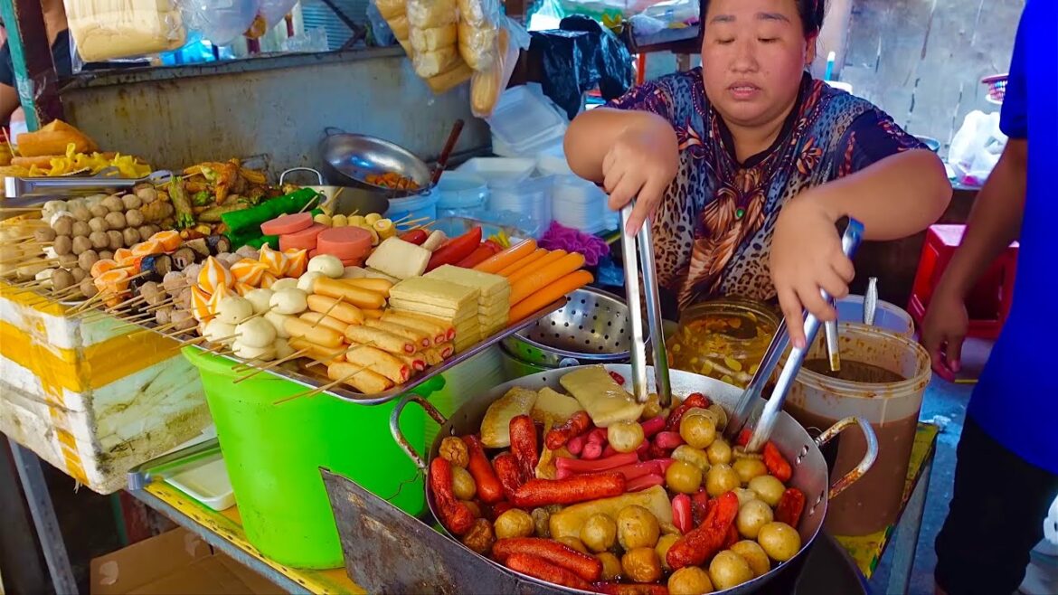 What A Fast Serving ! Amazing Vendor Fast Cutting & Serving Fried Meatballs | Cambodian Street Food What A Fast Serving ! Amazing Vendor Fast Cutting & Serving Fried Meatballs | Cambodian Street Food