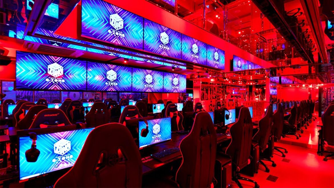 Japan's Craziest Gaming Capsule Hotel in Osaka | e-ZONe- Cyberspace