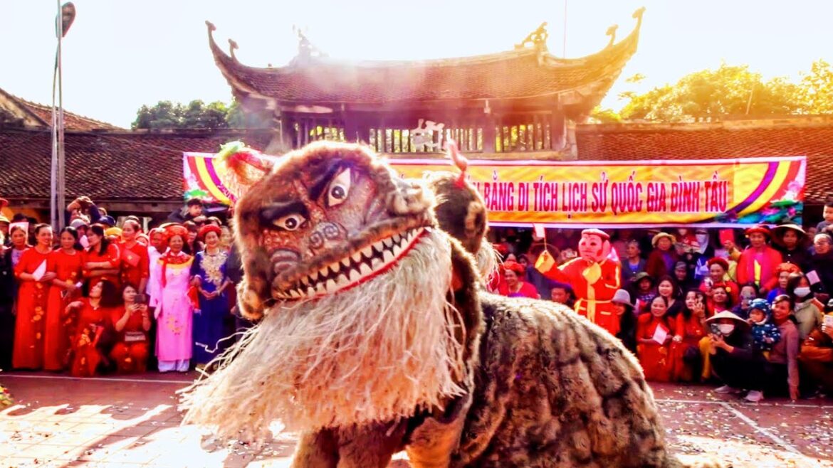 Vietnamese traditional lion dance | Múa lân | Đông Sơn, Đông Hưng | Travel vlog by Meigo Märk Vietnamese traditional lion dance | Múa lân | Đông Sơn, Đông Hưng | Travel vlog by Meigo Märk