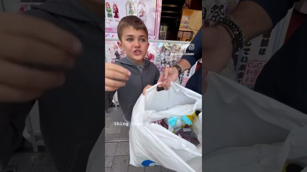 Random act of kindness in Tokyo 🇯🇵 Japan has the NICEST people!