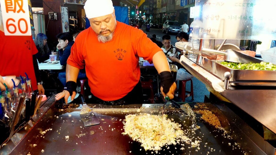가오슝 볶음밥 맛집 Fried rice with eggs and beef!! - Taiwanese street food