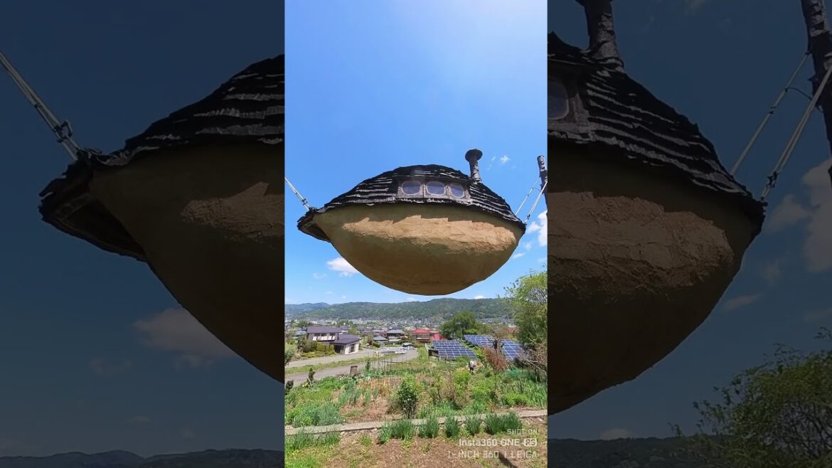 空飛ぶ泥舟(茶室)  神長官 守矢史料館にて 空飛ぶ泥舟(茶室)  神長官 守矢史料館にて