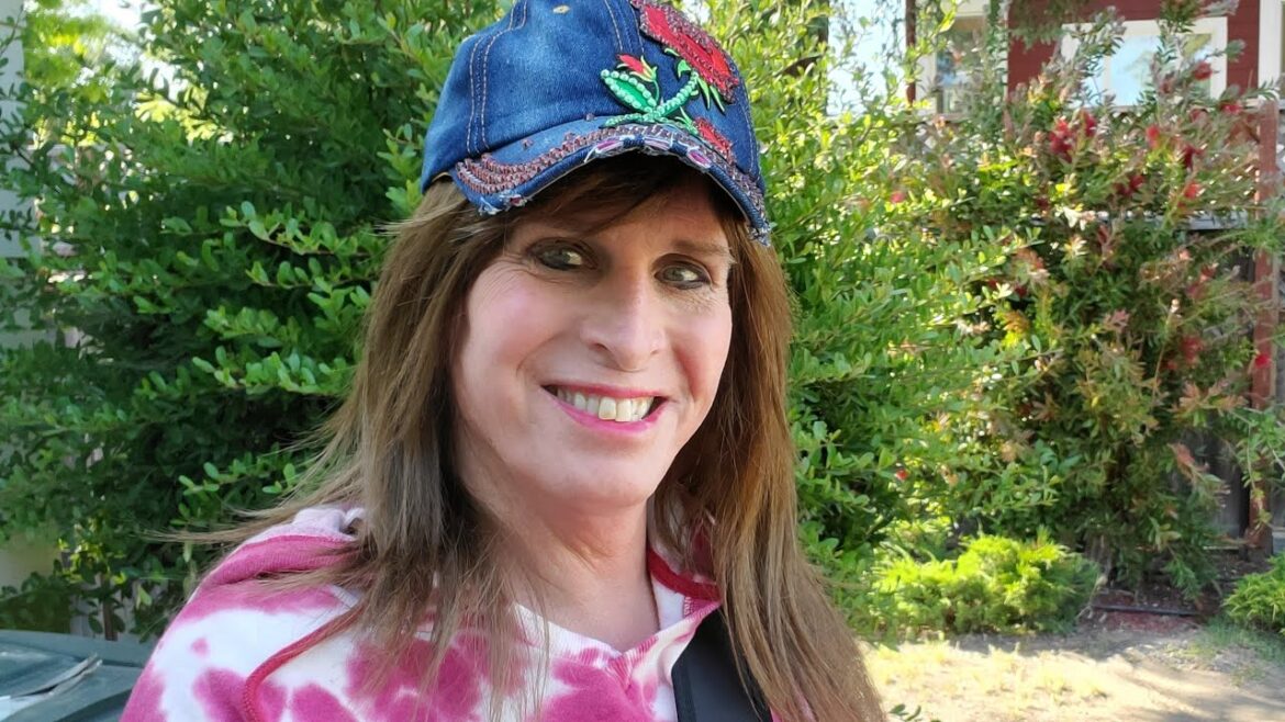 Hood Walking Thursday!...IRL LIVESTREAM