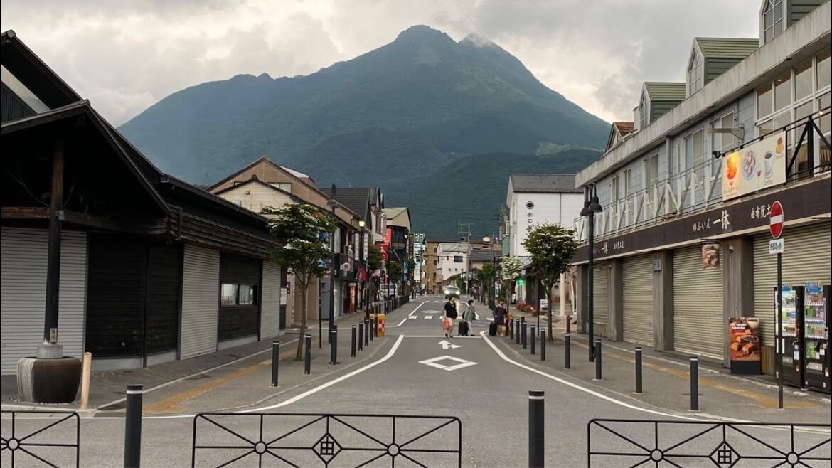 Yufuin Onsen Town Evening Walk🇯🇵LIVE Walking in Japan