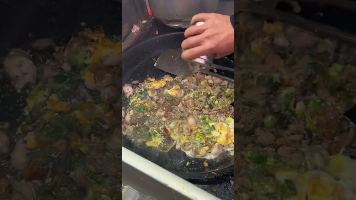 Local Special Street Food Oyster Omelets! Yanpi food with thin skin lots of stuffing also delicious Local Special Street Food Oyster Omelets! Yanpi food with thin skin lots of stuffing also delicious