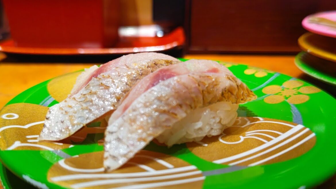 Japan's best conveyor belt sushi is in Kanazawa!!!🍣🍣🍣 (And More Food)