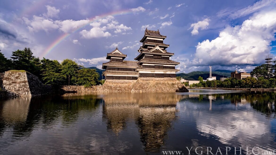 Matsumoto Castle on a Very Hot Summer Day | 真夏の松本城