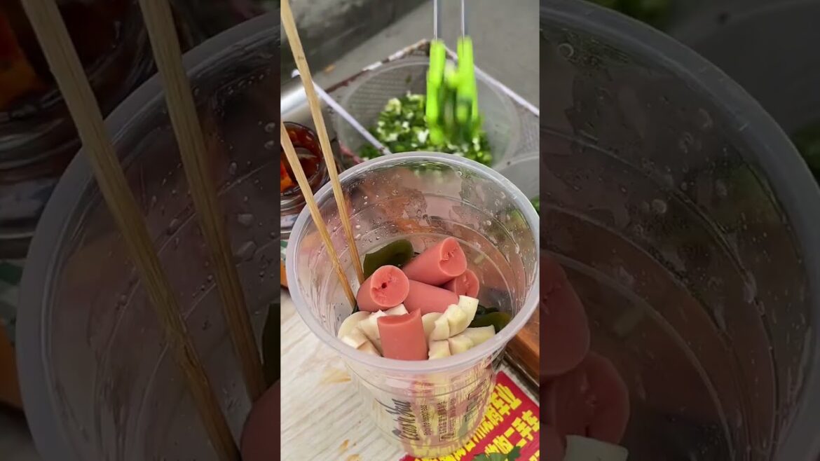 Encounter MalaTang served in a cup at the gate of school in childhood memories!