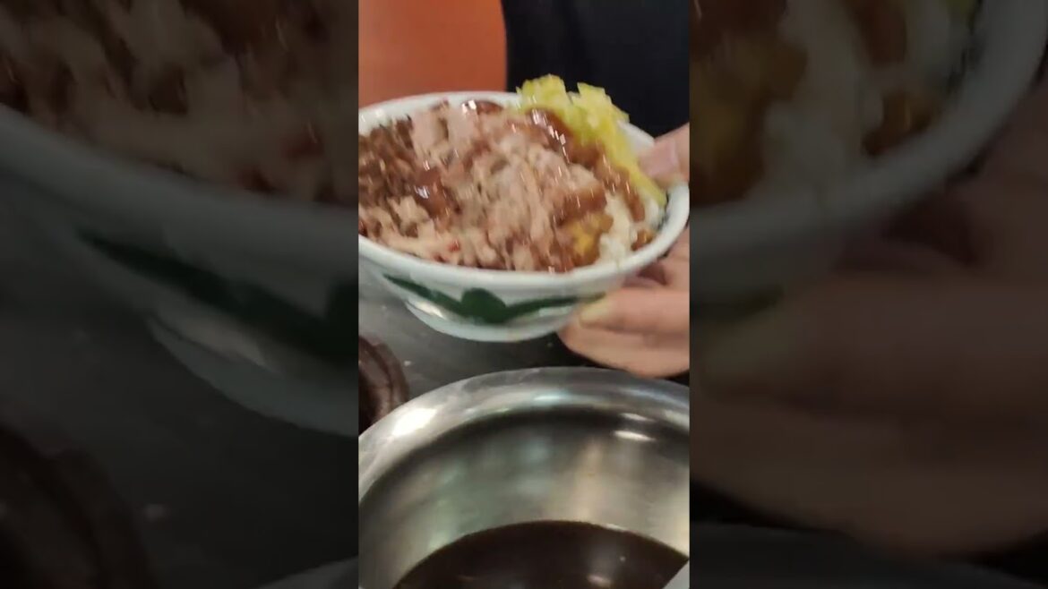 It feels so good to eat meat Oyster soup! I can eat two big bowls of this pair of pork knuckle rice